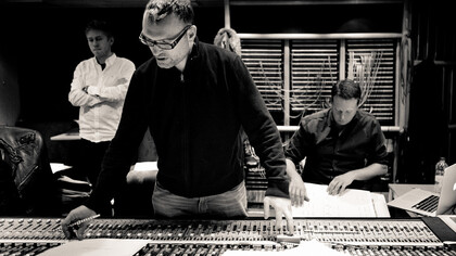 Henry Jackman ha lavorato con artisti, tra cui Mike Oldfield, Elton John e Gary Barlow