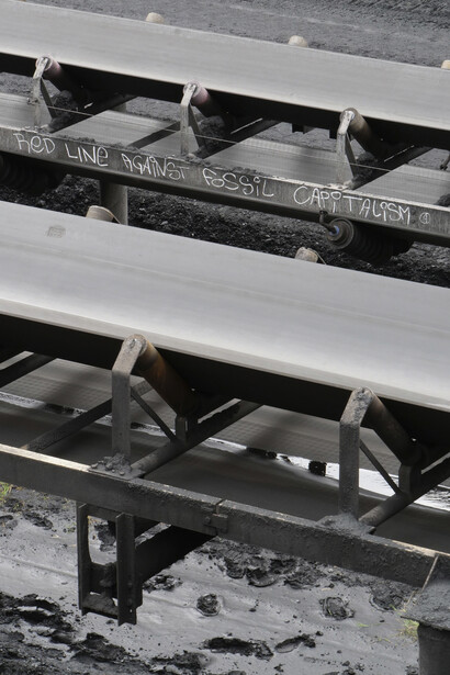 Oliver Ressler, Red Line Against Fossil Capitalism, 2017/2019, cm 99 X 75 (framed), digital print, Edition 5 + 1 AP, courtesy The Gallery Apart Rome
