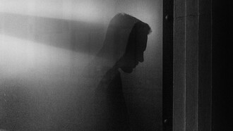 La corrupción política se refiere a los actos deshonestos o delictivos cometidos por funcionarios y autoridades públicas