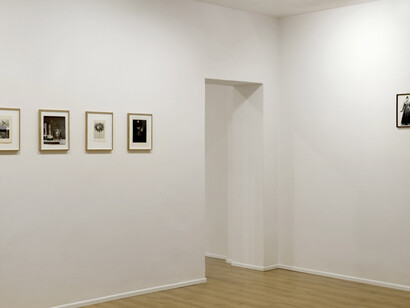 Alessandra Spranzi, veduta mostra lavori Obsoleto, 2013-2014, polaroid e pagina di libro o rivista, courtesy galleria P420 Bologna
