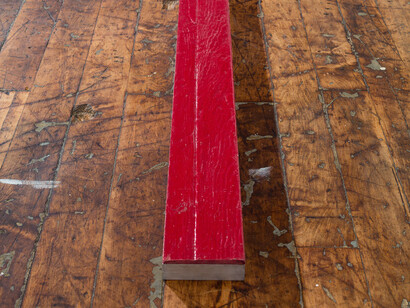Alex Hay
Untitled (long red plank)
1966
paint on castin resin
1 1/4 x 4 x 139 inches
(3.2 x 10.2 x 353.1 cm). Images courtesy the artist and Peter Freeman, Inc
