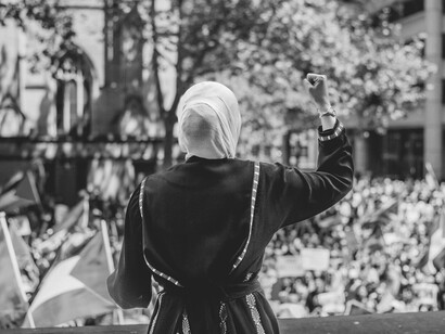 Le divisioni interne tra le fazioni palestinesi, tra Hamas a Gaza e l'Autorità Palestinese in Cisgiordania, rendono più difficile raggiungere un consenso su come negoziare con Israele, ostacolando gli sforzi di pace

