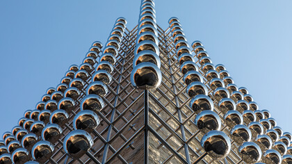 Escultura “Silberne Frequenz” (Otto Piene, 1970/71, rediseño 2012/14). Museo de Arte y Cultura LWL, Münster, Alemania