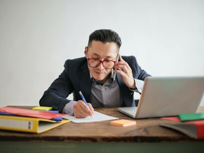 A busca incansável por satisfação e prazer gera pessoas exaustas,
sobrecarregadas e estressadas