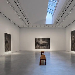 Lorna Simpson, Earth and sky, exhibition view. Courtesy of Hauser & Wirth