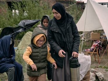 A young female refugee with her daughter faces the challenges of strict border controls as they attempt to cross European borders