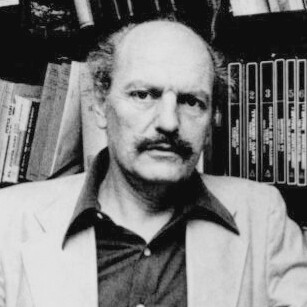 A diferencia de otros críticos de su tiempo, Rama adoptó una posición intermedia entre el cosmopolitismo y la militancia revolucionaria