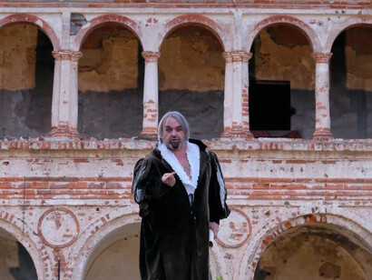 La compagnia di Teatrando è sempre più dinamica, non limitandosi a presentarsi al pubblico nella sede principale ma intervenendo e agendo in spazi sempre diversi, distribuiti su tutto il territorio intorno alla città
