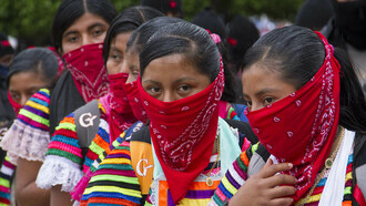 Mujeres del EZLN marchan desde Ocosingo, México