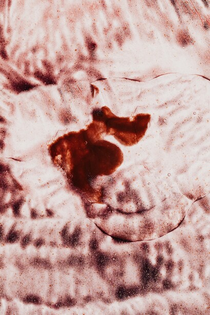 A gota de sangue misturada ao óleo sob tela