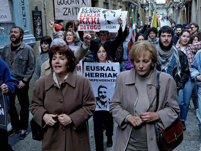 Fotograma de la serie de televisión «Patria»