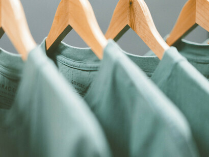 T-shirt appese. Forse è solo il nostro modo di pensare che cambia la realtà che ci circonda
