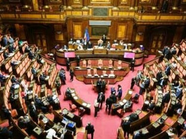 La dicotomia destra/sinistra avvantaggia e fortifica sia la destra che la sinistra, dimenticando come un sistema fisiologicamente sano necessiti di un buon corpo calloso capace d’interconnettere