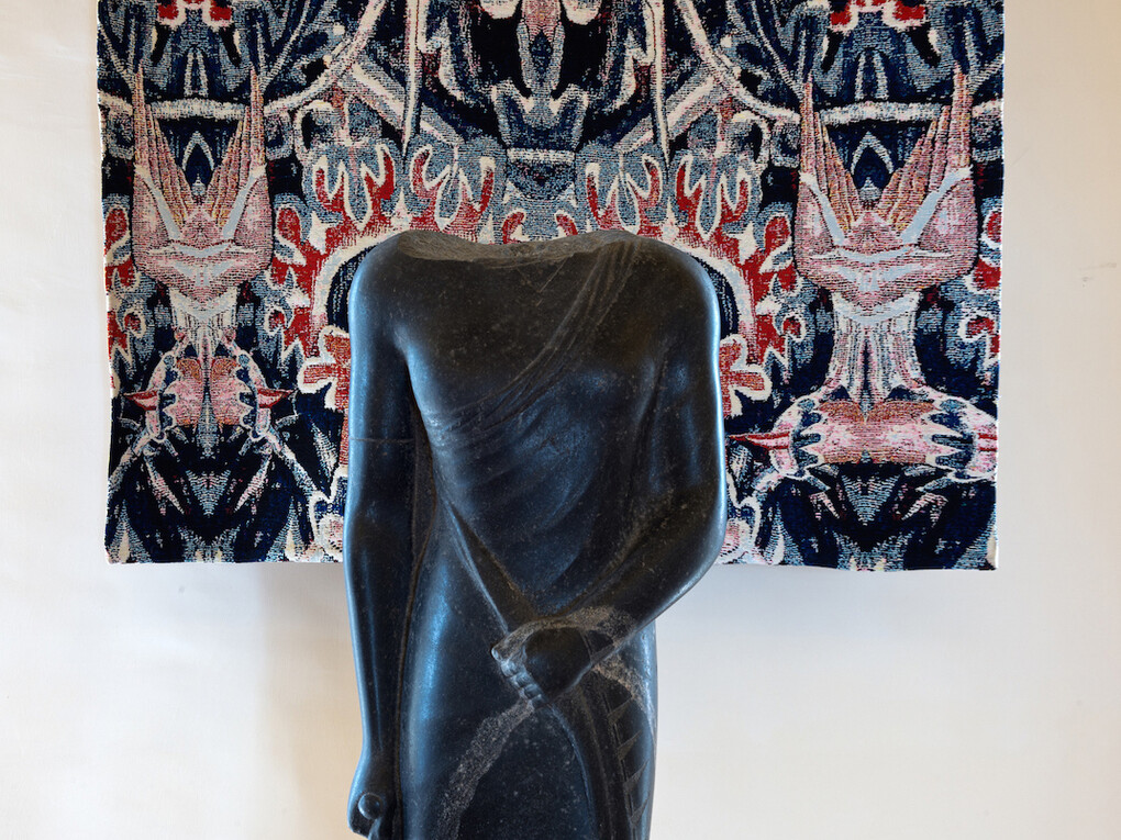 Torso egizio e arazzo, particolare 