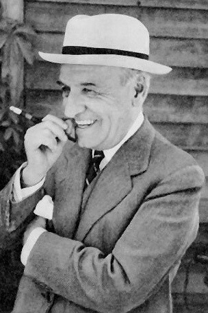 José Ortega y Gasset, escritor de Misión de la Universidad