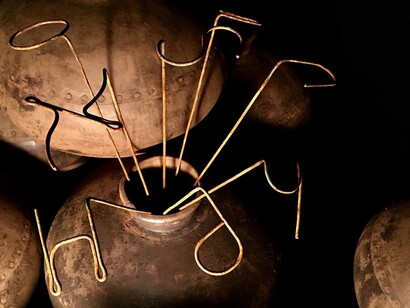 Rudy Pulcinelli, Bíos, 2018, installazione site specific, vasi di ferro e filo di ferro cotto, dimensioni variabili, particolare.