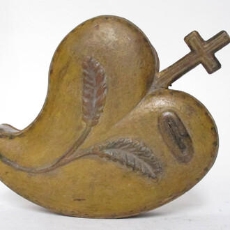 Elemosiniere di confraternita a forma di cuore in legno laccato, XVII secolo