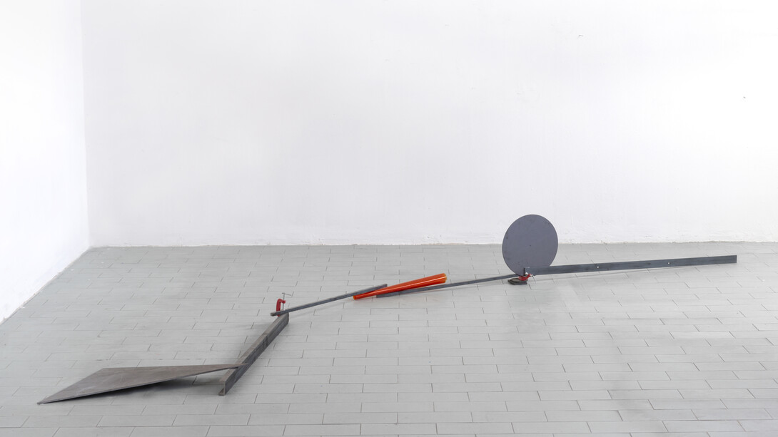 Alice Cattaneo b. 1976 Untitled, 2016
Iron, clamp, acetate sheet 35 x 350 x 100 cm
13 3/4 x 137 3/4 x 39 3/8 in Courtesy Mazzoleni