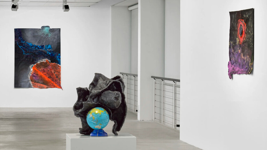 Rodney McMillian, In other realms, exhibition view. Courtesy of Capitain Petzel