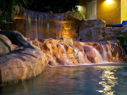 Beyond its beauty, this resort, including its serene spaces, forms part of a complex that also houses the Museum Kurá Hulanda, which sheds light on the island's difficult history