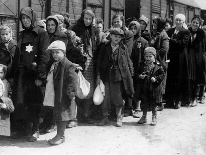 Prisioneros judíos conducidos a Auschwitz