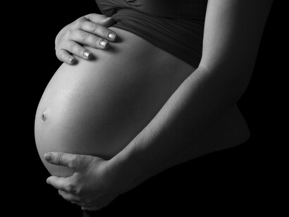 La inundación de hormonas que proceden del feto cambia el cuerpo y el cerebro de la madre