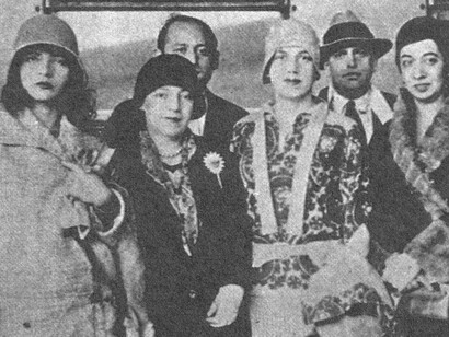  As mulheres modernistas Pagu, Anita Malfatti, Tarsila do Amaral e Elsie Houston em fotografia realizada no contexto da Exposição de Tarsila do Amaral no Rio de Janeiro, em 1929. A passagem por Belo Horizonte, no entanto, não provocou o mesmo encantamento que as cidades barrocas