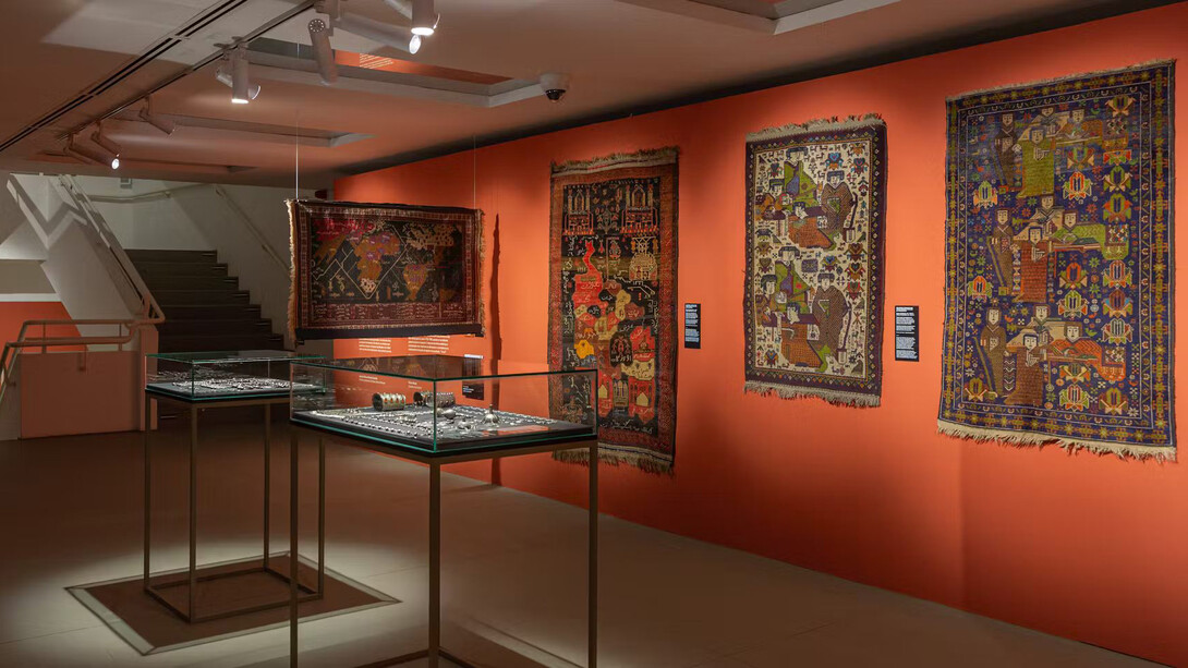 Afeganistão. Tapetes de paz e guerra, vista da exposição. Cortesia do Museu Oscar Niemeyer