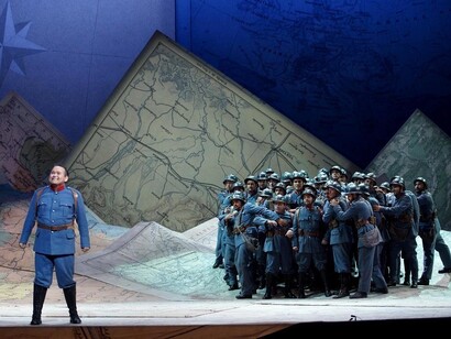 El tenor Javier Camarena en la ópera "La Fille du Regiment"