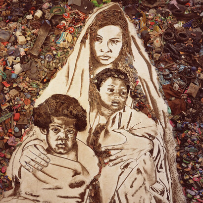 Suelen, Mãe e filho (2008), obra colaborativa do artista brasileiro Vik Muniz com os trabalhadores do aterro sanitário Jardim Gramacho, na baixada do Rio de Janeiro
