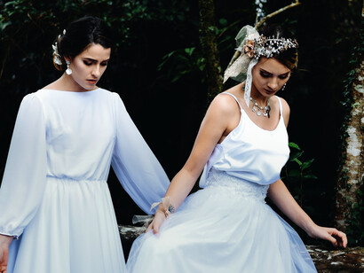 Mujeres vestidas para un matrimonio. Es habitual que las mujeres tengan en mente una idea de vestido, pero al probarlo no era lo que esperaban