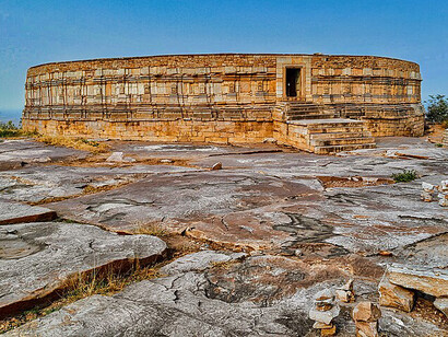 The Chausath Yogini Temple at Mitaoli (Mitawali, Mitavali) is a unique circular, open-roofed hilltop temple, part of the goddess tradition in Hinduism. Situated near the Bateshwar temple complex, which is home to approximately 200 Hindu temples, and the intricately carved Shiva temple at Padhavali, it showcases the profound spiritual and architectural legacy of India