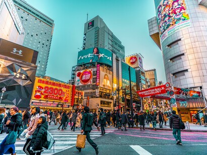 Tokyo, Japan. Le città sono ben altro che agglomerati di pietre e cemento, sono organismi viventi, ed in quanto tali si trasformano, di continuo