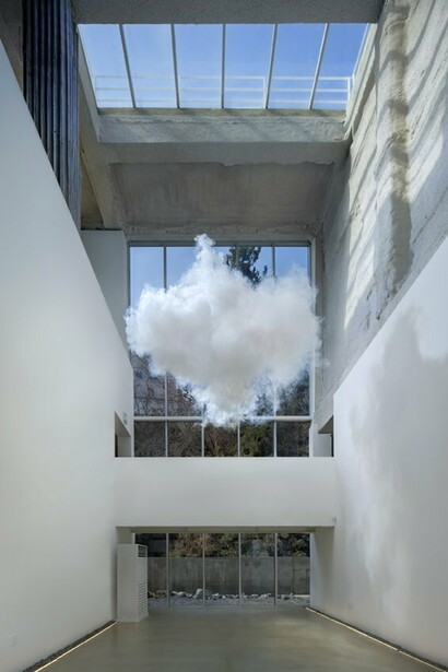 Berndnaut Smilde, Vertical visibility, painting in exhibition. Courtesy of Ronchini Gallery