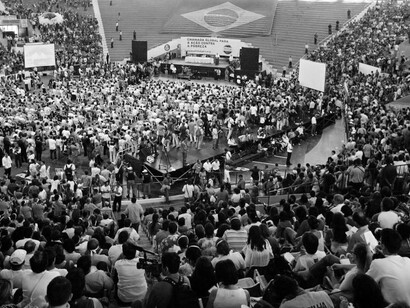 Asistentes al primer FSM realizado en Brasil, 2001