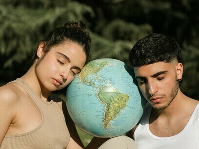 Esse é o campo da saúde planetária, um conceito que integra a ecologia, a medicina, a saúde pública e as ciências sociais para investigar como as transformações ambientais impactam diretamente o bem-estar humano