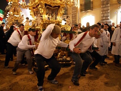 Il fercolo portato a spalla