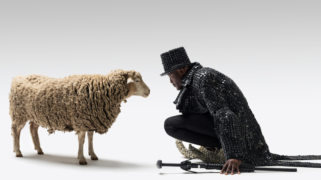 Maurice Mbikayi, Modern Shepherd (Mulami Mushidimuka), 2016. C-print, 90 x 200 cm. Courtesy l’artista e Officine dell’Immagine, Milano. Courtesy of Officine dell’Immagine