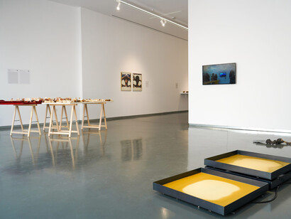 Varios artistas, Corpus. Notas sobre escultura, movimiento y performatividad, vista de exhibición. Cortesía de la galería Alarcón Criado