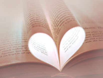 Braulio Arenas, desde los años treinta, siendo muy joven, es de verdad un hombre de letras