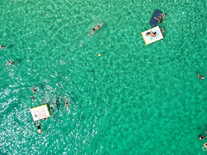 La exposición flotante del proyecto del artista Tadao Cern: Comfort Zone