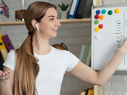 A woman instructing an English lesson through an online platform