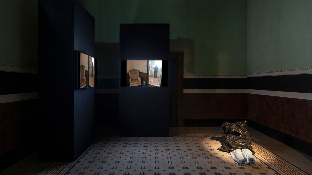 Gregor Schneider, Bauen und töten, vista della mostra. Per gentile concessione della Fondazione Morra Greco