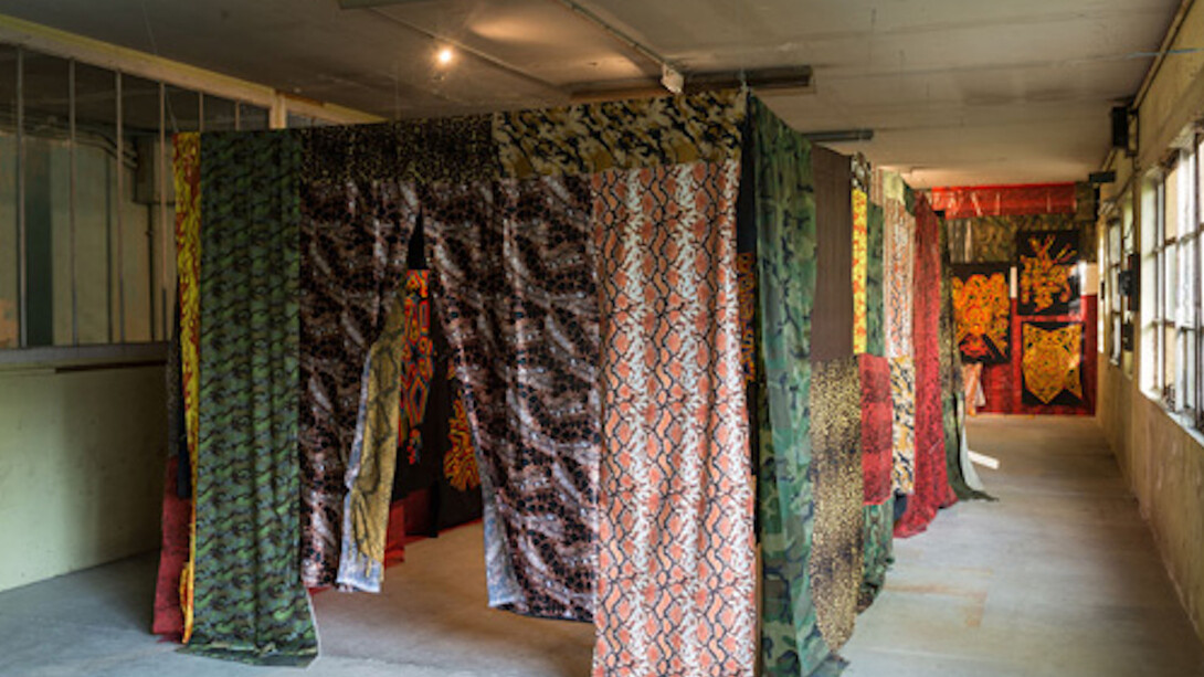 Sphères 9, Exhibition view. Courtesy of Galleria Continua