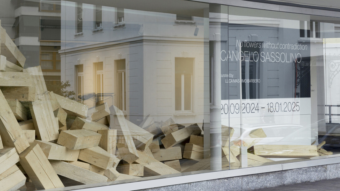 Arcangelo Sassolino, No flowers without contradiction, vista della mostra. Con la gentile concessione di Repetto Gallery