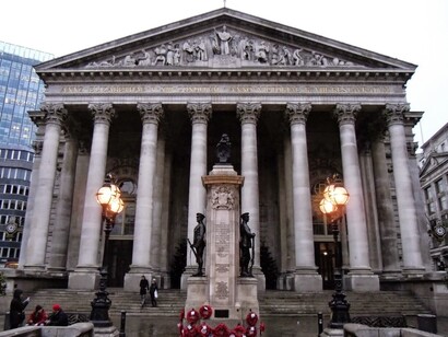 Fachada principal de la Bolsa de Londres
