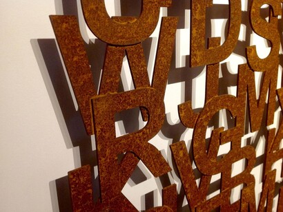 Rudy Pulcinelli, Assenze, 2018, acciaio corten, cm. 140x140, particolare.
