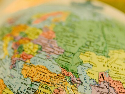 Agora verificamos também uma grande preocupação por parte do governo com a preparação desses profissionais, no auxílio ao desenvolvimento da nova política comercial internacional do Brasil