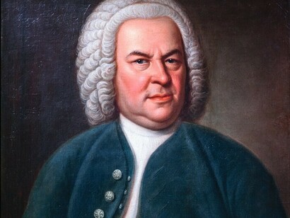 Bach aparece como un creador cuya obra ha trascendido su propia época. Acercarnos a su música también es una oportunidad para aprender