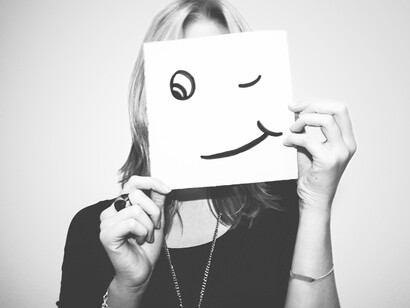 Faire semblant d’aller bien, c’est aussi s’éloigner un peu plus de soi-même